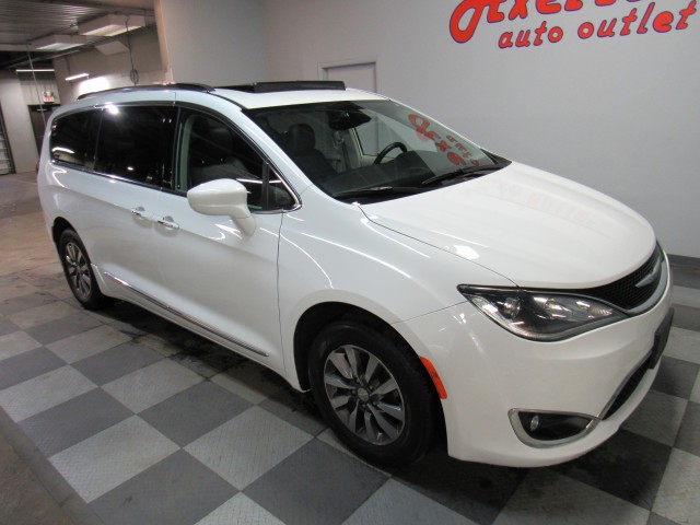 2019 Chrysler Pacifica Touring-L Plus in Cleveland